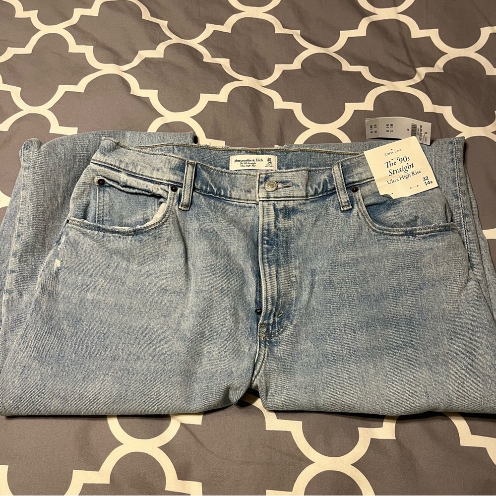 Curve love ultra high rise 90s jeans women’s size 32 from Abercrombie